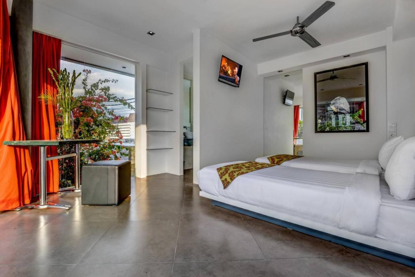 Stunning 4 Bed, Butler Service, Security, Central * Seminyak