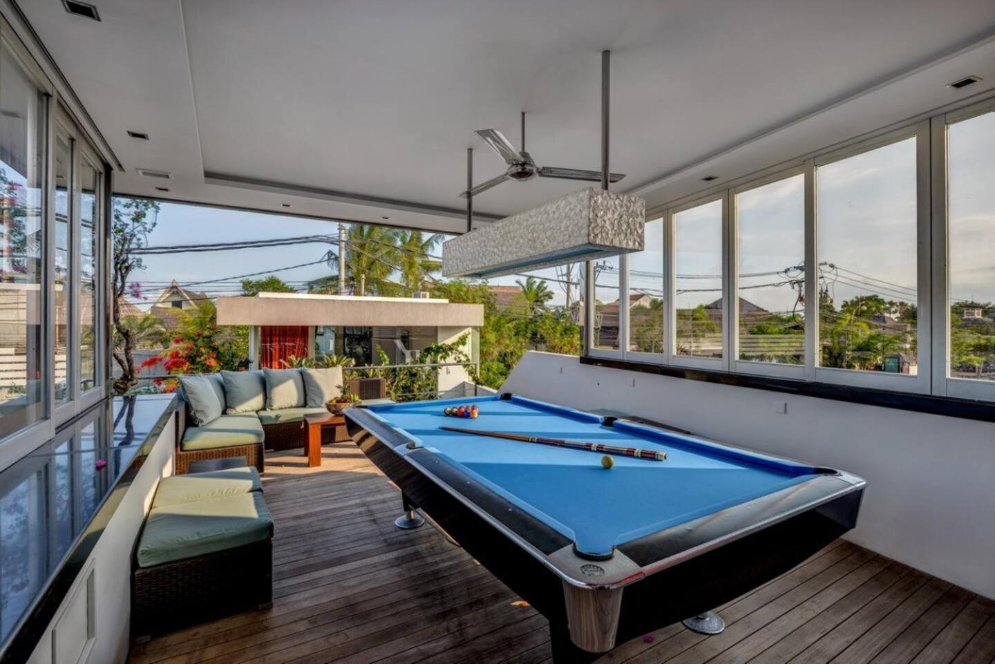 Villa Stunning 4 Bed, Butler Service, Security, Central Seminyak